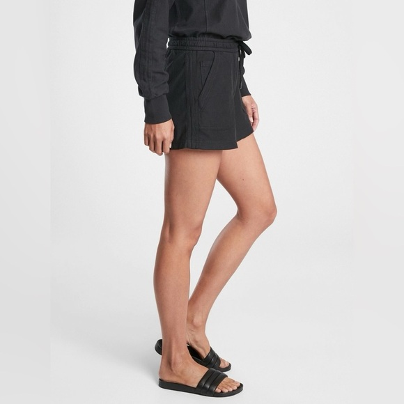 Athleta 100% linen Shorts size 6 navy blue  pull on athletic cotton blend - Picture 1 of 7